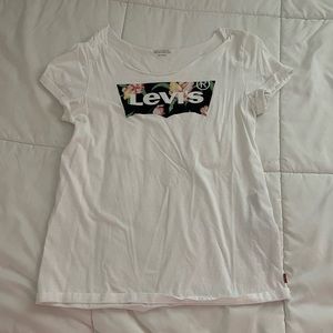 Levi’s Stress Necked T-Shirt